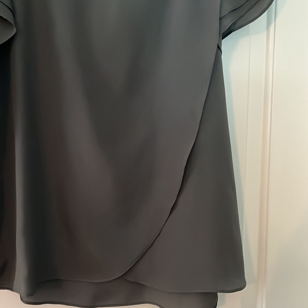 Bcbgeneration Gray Top. Size Medium - image 5